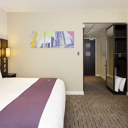 Premier Inn Perth City Centre Екстериор снимка
