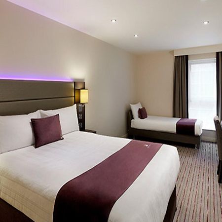 Premier Inn Perth City Centre Екстериор снимка