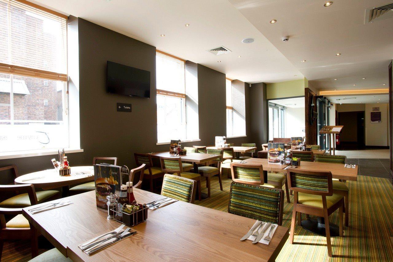 Premier Inn Perth City Centre Екстериор снимка