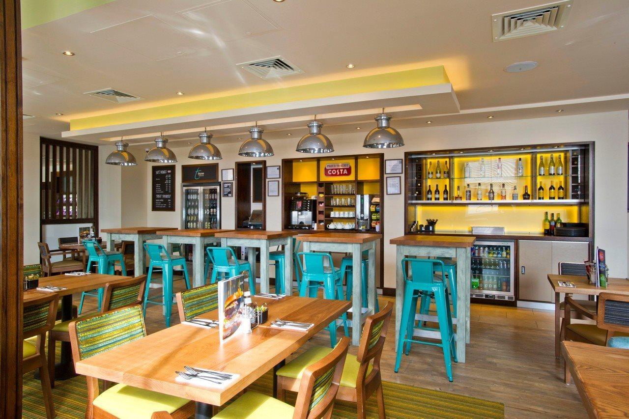 Premier Inn Perth City Centre Екстериор снимка