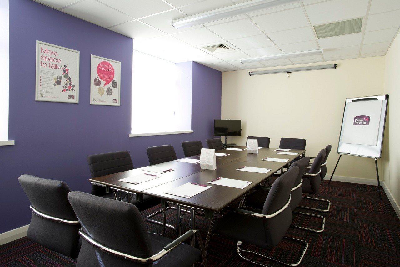 Premier Inn Perth City Centre Екстериор снимка