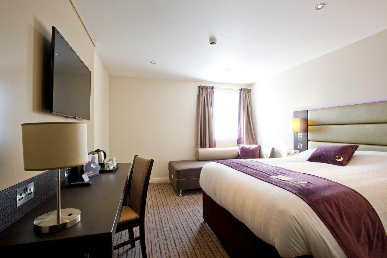 Premier Inn Perth City Centre Екстериор снимка
