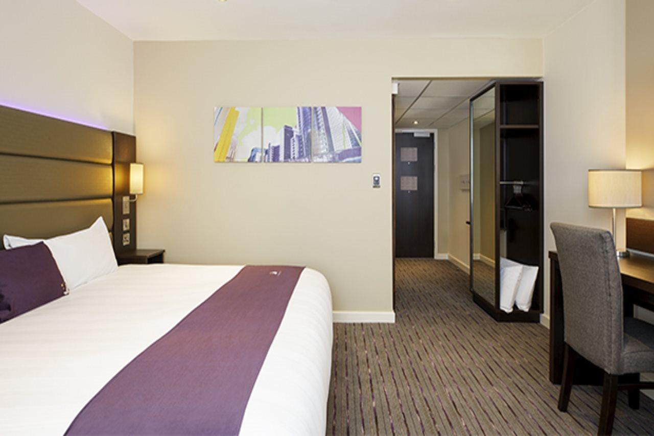 Premier Inn Perth City Centre Екстериор снимка