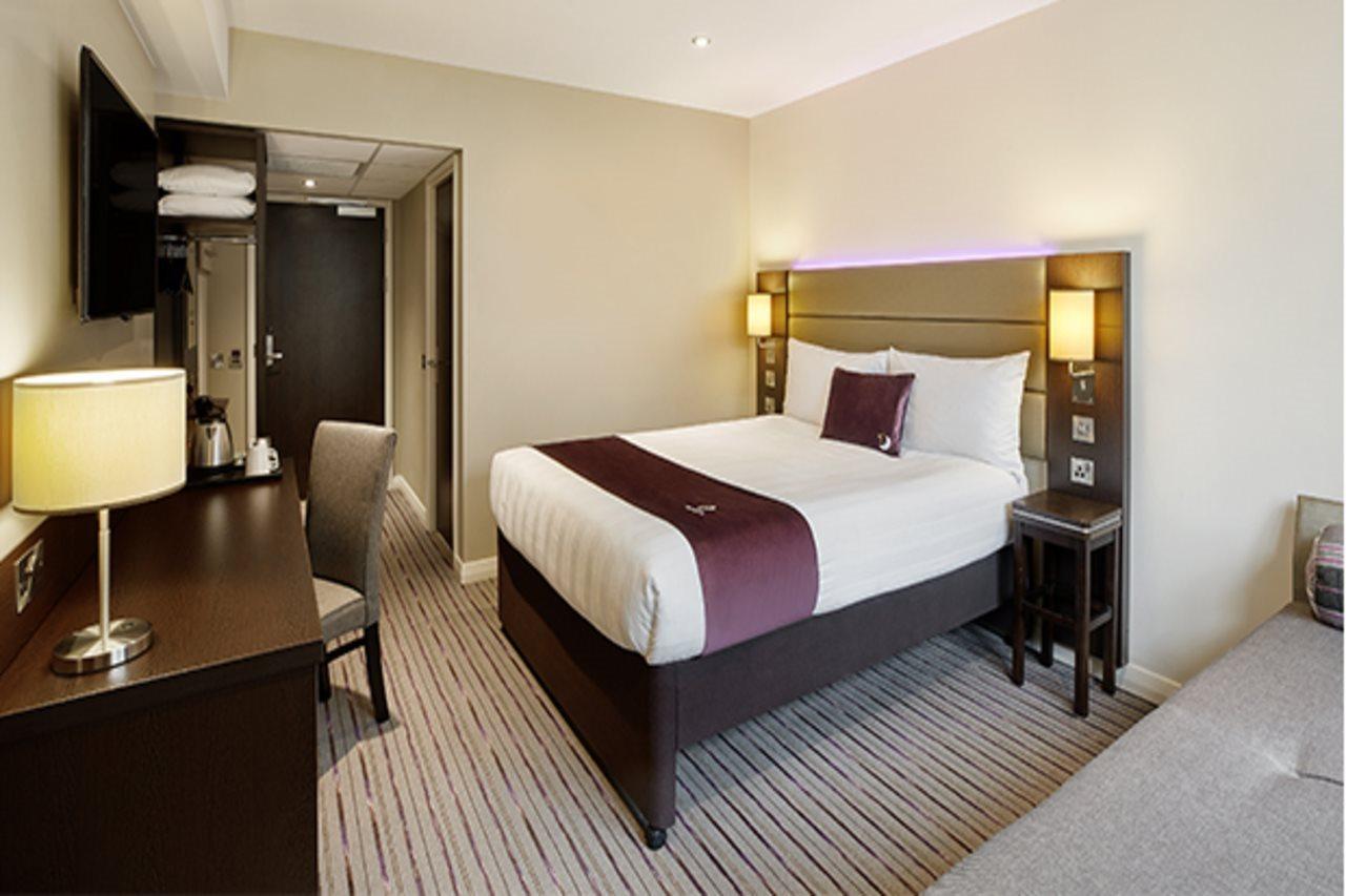 Premier Inn Perth City Centre Екстериор снимка