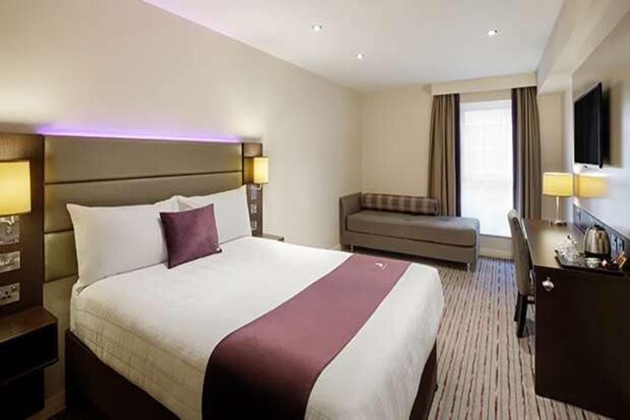 Premier Inn Perth City Centre Екстериор снимка