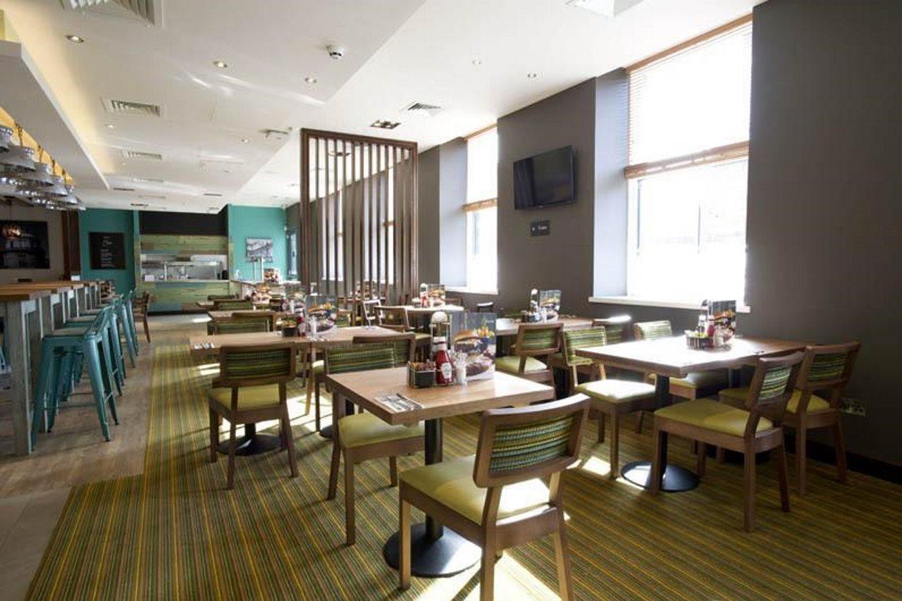 Premier Inn Perth City Centre Екстериор снимка